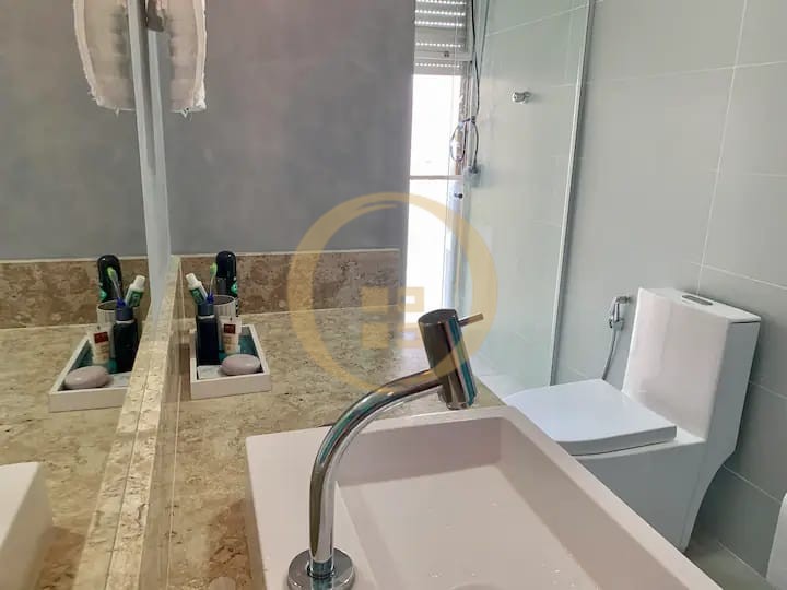 Apartamento Frente ao Mar nas Pitangueiras, Guarujá - SP