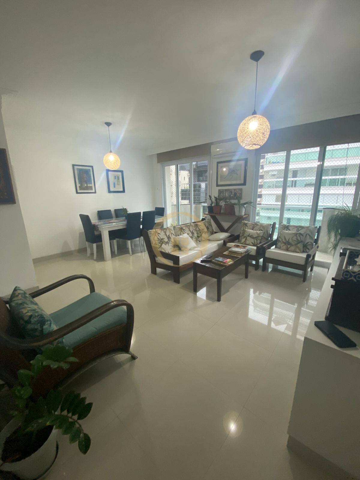 Apartamento na Praia das Pitangueiras, Guarujá - SP