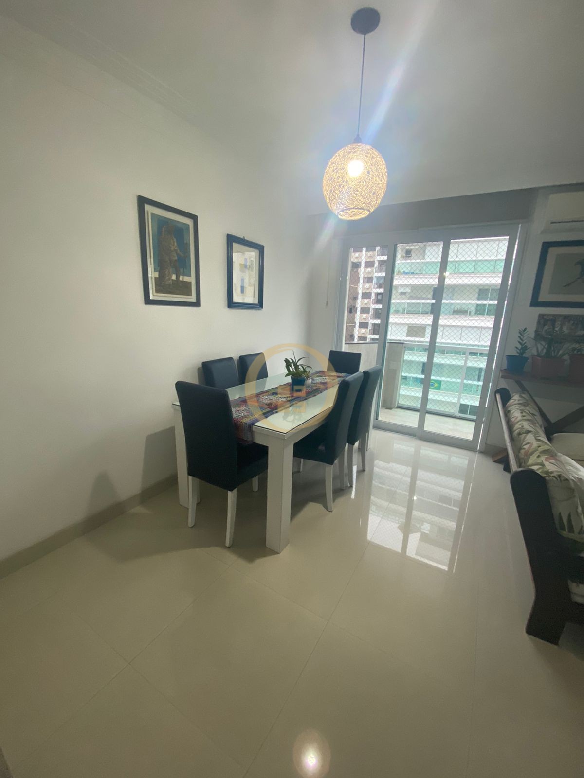 Apartamento na Praia das Pitangueiras, Guarujá - SP