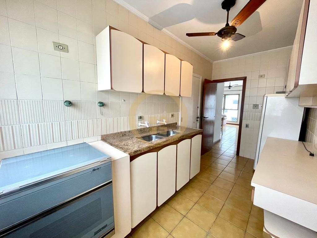 Apartamento na Praia das Pitangueiras, Guarujá - SP
