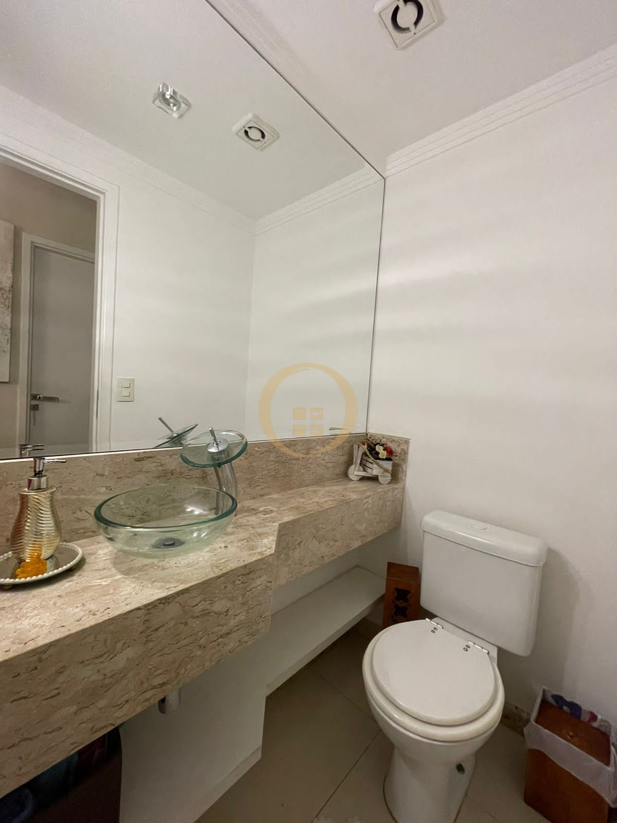 Apartamento na Praia das Astúrias, Guarujá - SP