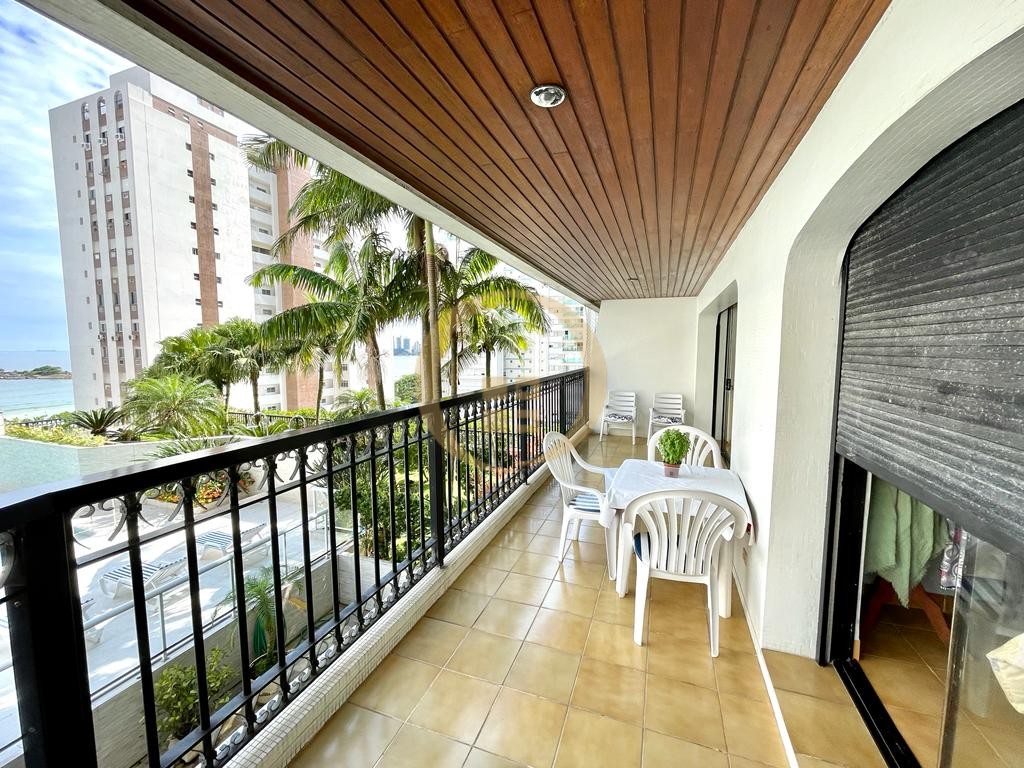 Apartamento na Praia das Pitangueiras, Guarujá - SP