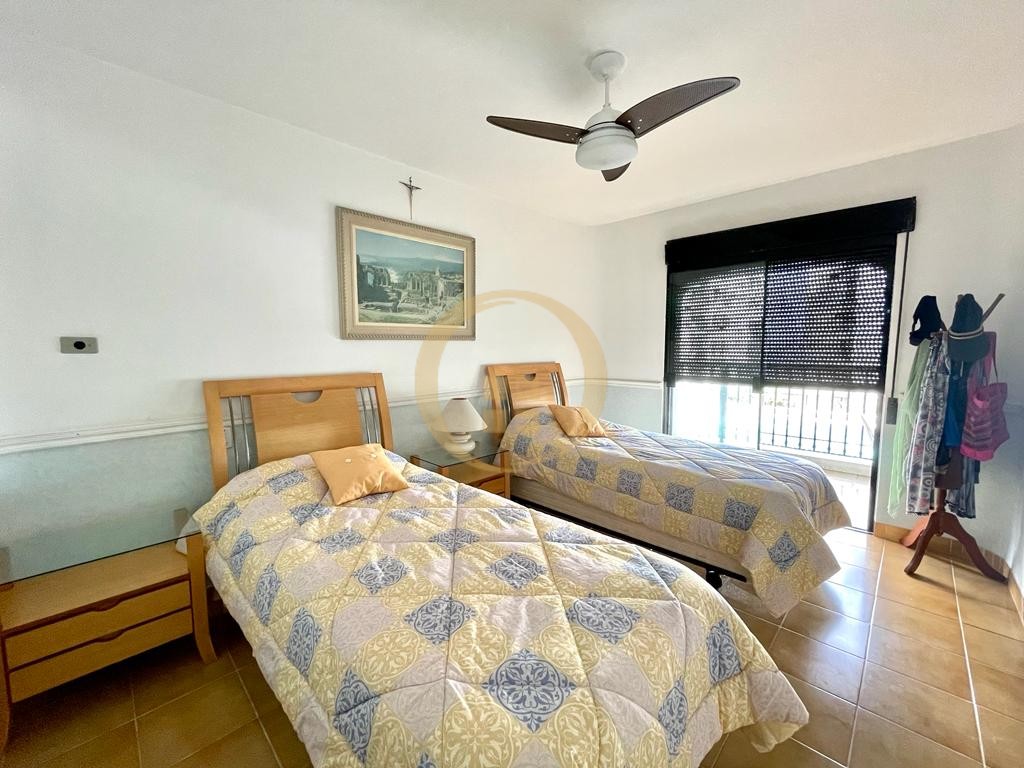 Apartamento na Praia das Pitangueiras, Guarujá - SP