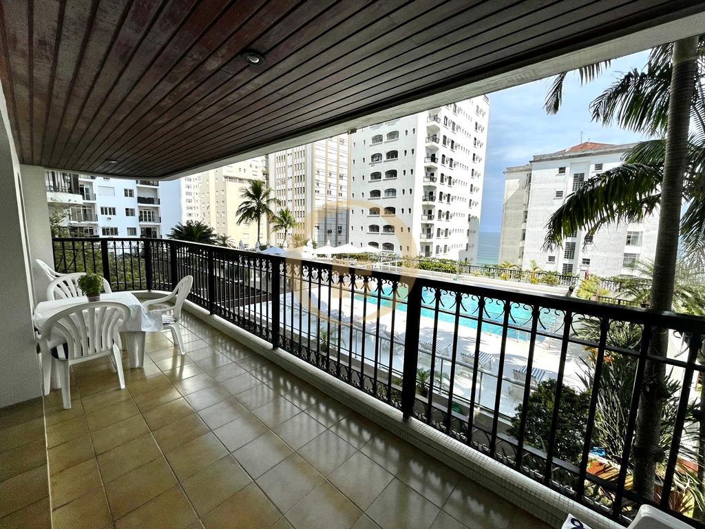Apartamento na Praia das Pitangueiras, Guarujá - SP