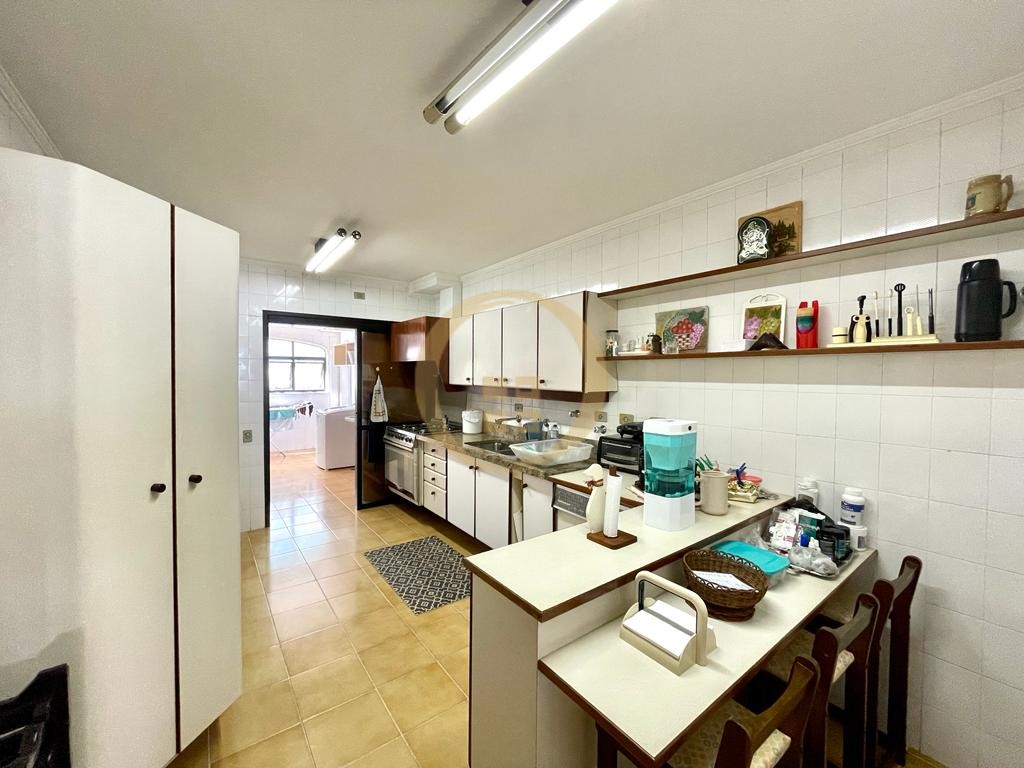 Apartamento na Praia das Pitangueiras, Guarujá - SP