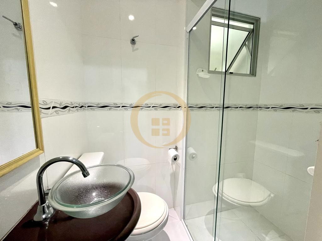 Apartamento na Praia das Pitangueiras, Guarujá - SP