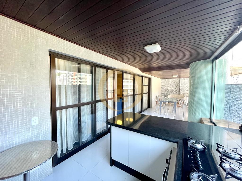 Apartamento na Praia das Pitangueiras, Guarujá - SP