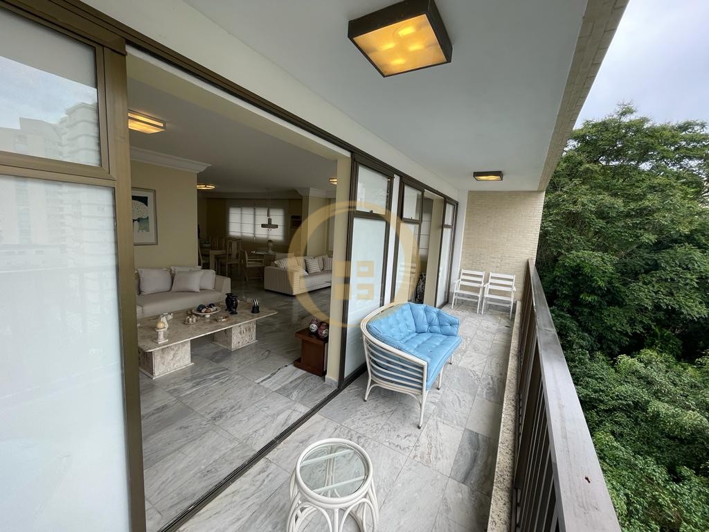 Apartamento na Praia das Pitangueiras, Guarujá - SP