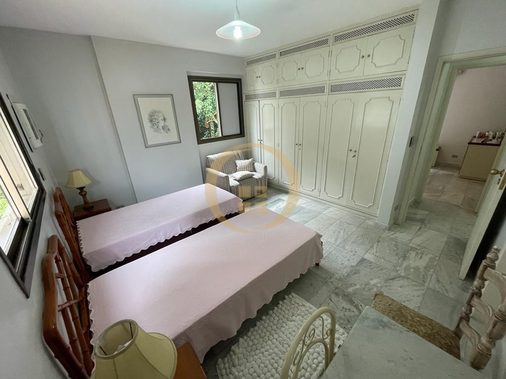 Apartamento na Praia das Pitangueiras, Guarujá - SP