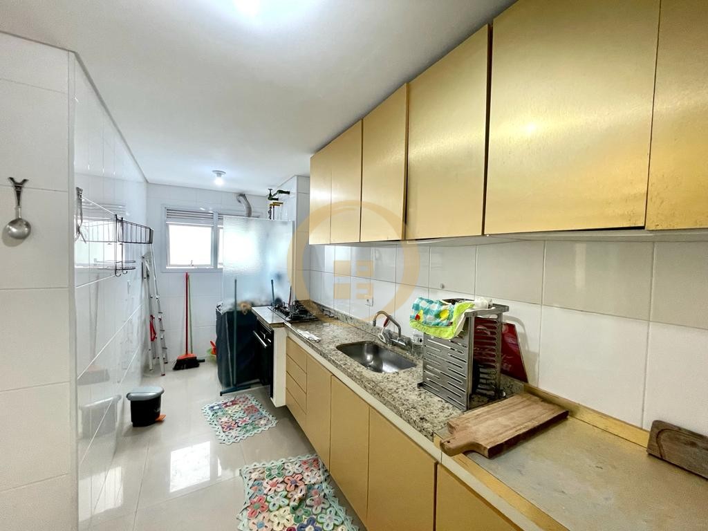 Apartamento na Praia das Pitangueiras, Guarujá - SP