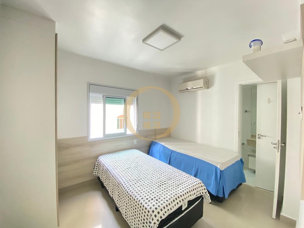 Apartamento na Praia das Pitangueiras, Guarujá - SP