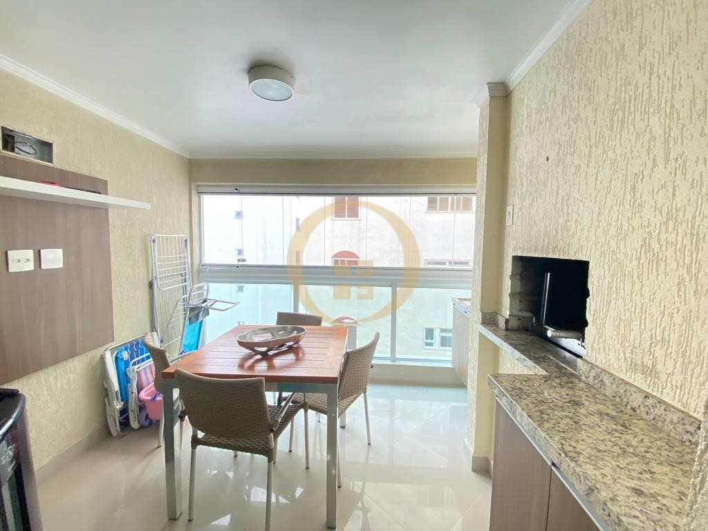 Apartamento na Praia das Pitangueiras, Guarujá - SP