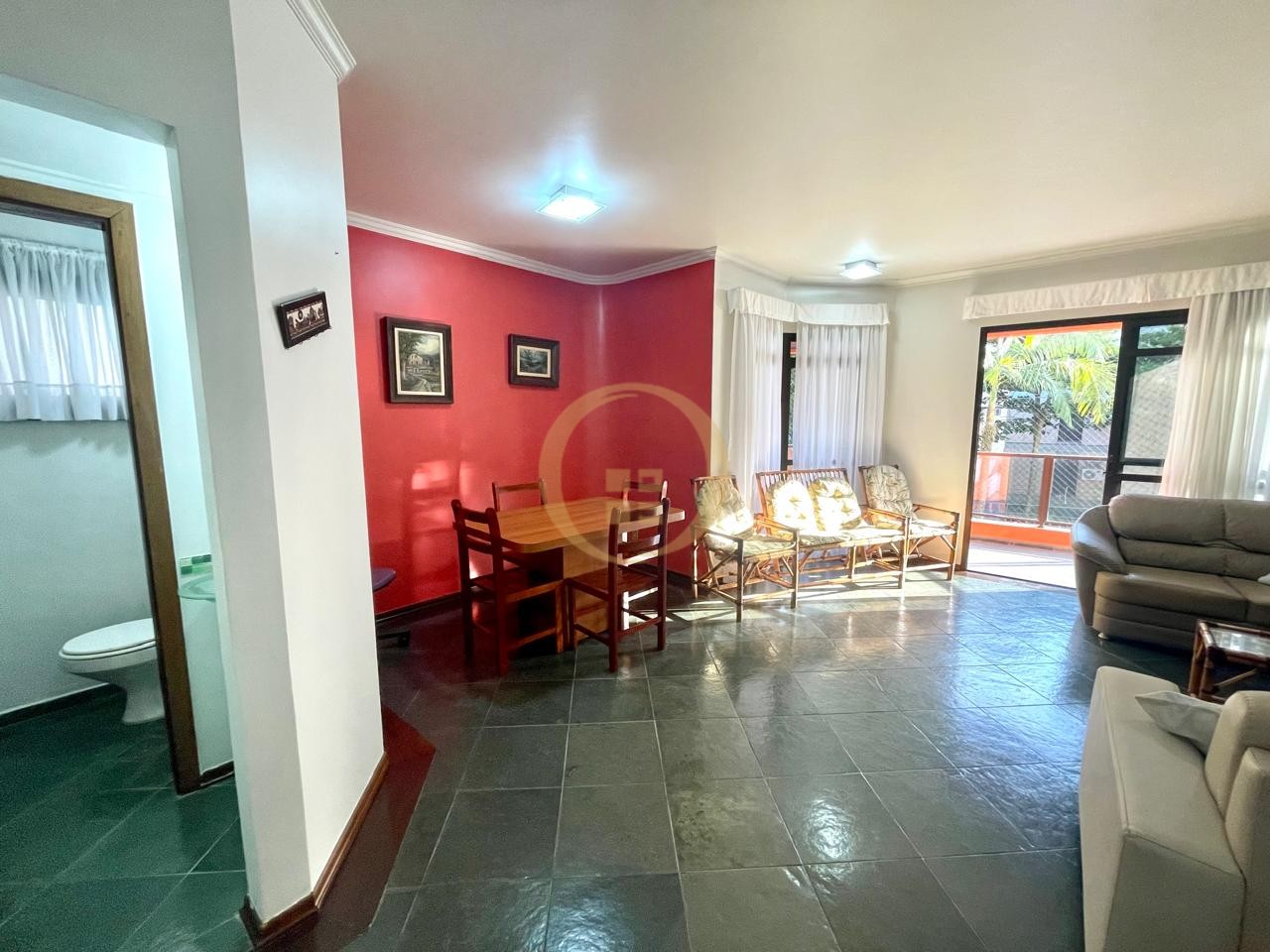 Apartamento na Praia da Enseada, Guarujá - SP