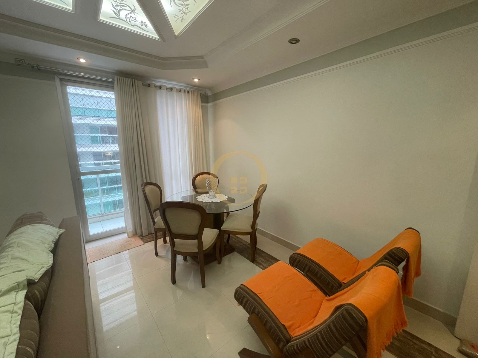 Apartamento na Praia das Pitangueiras, Guarujá - SP