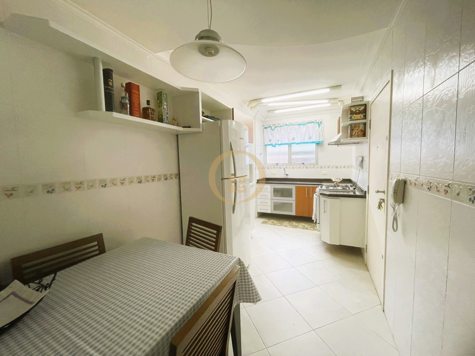 Apartamento na Praia das Pitangueiras, Guarujá - SP