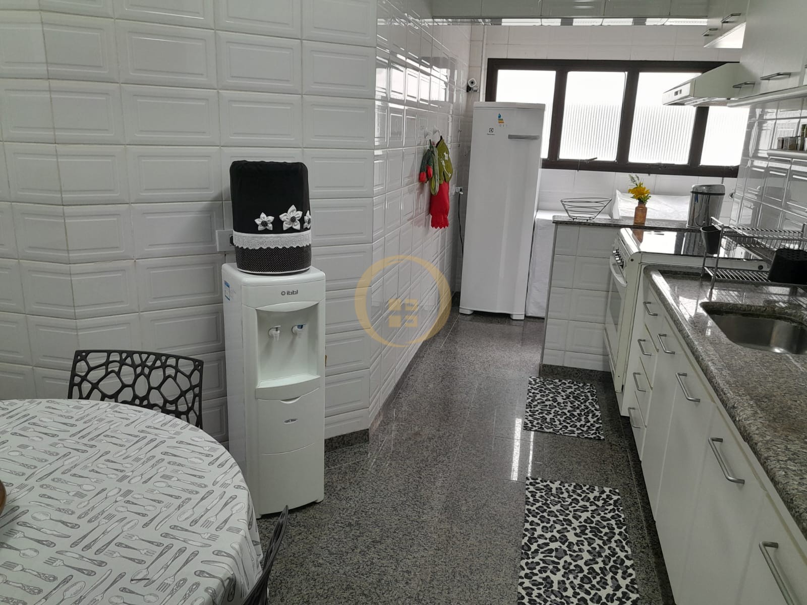 Apartamento na Praia da Enseada, Guarujá - SP