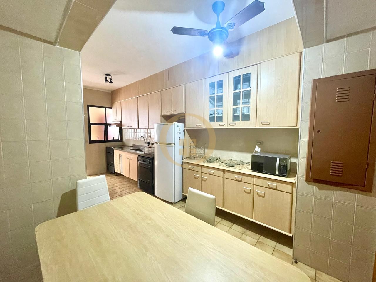 Apartamento na Praia das Pitangueiras, Guarujá - SP