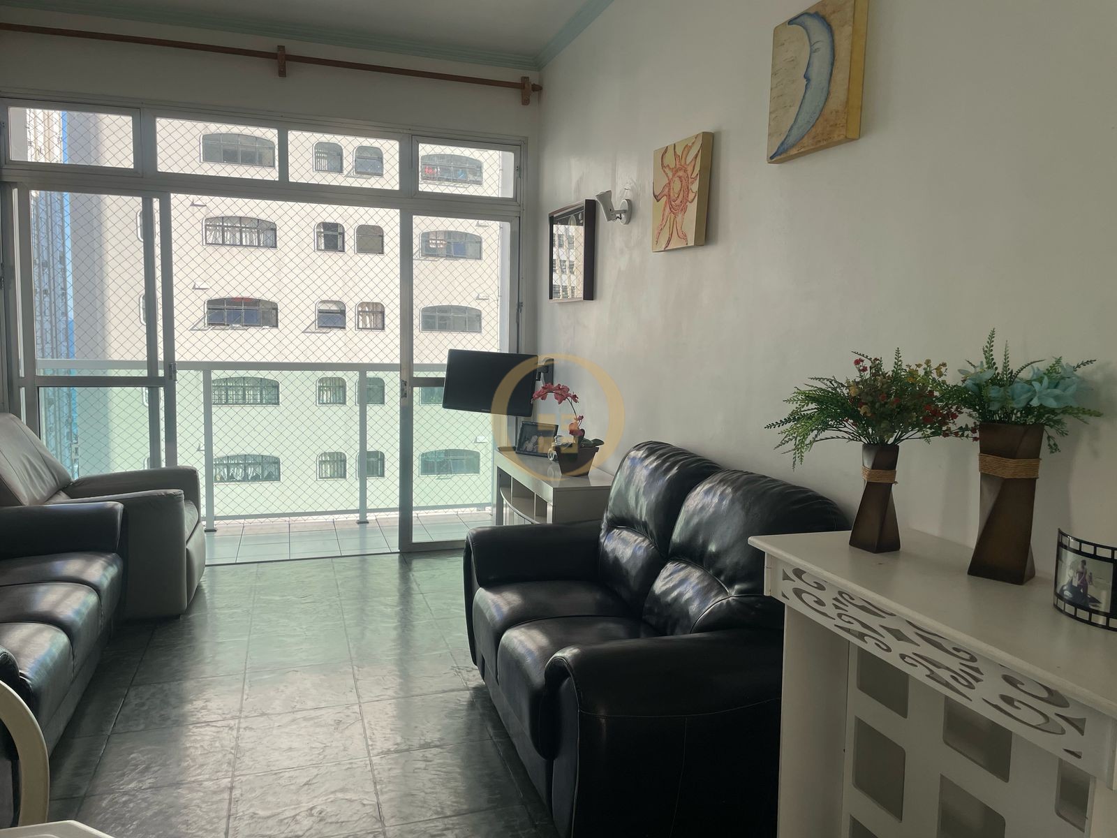 Apartamento na Praia das Pitangueiras, Guarujá - SP