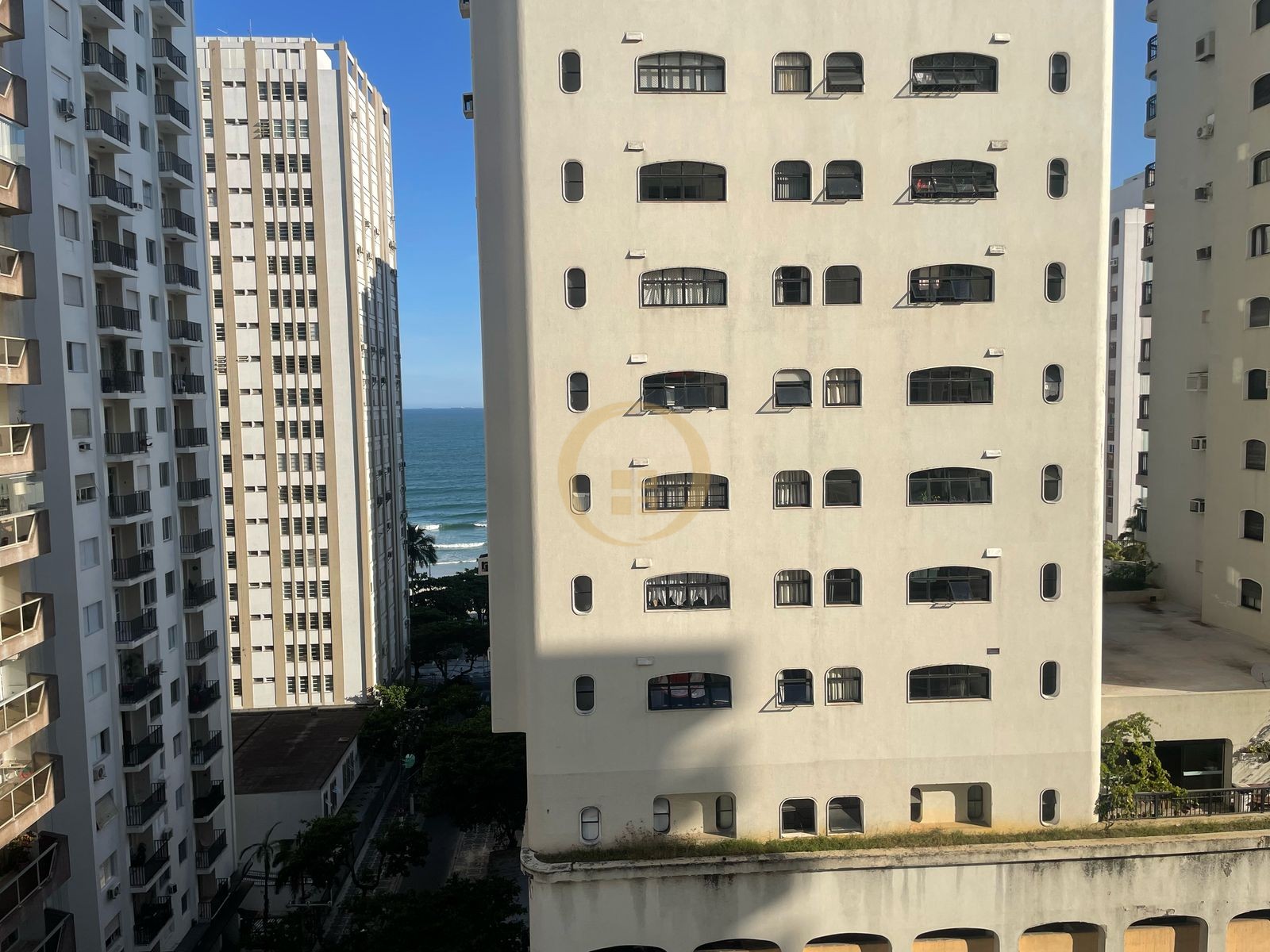 Apartamento na Praia das Pitangueiras, Guarujá - SP