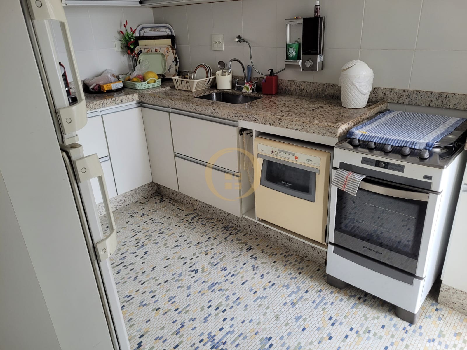 Apartamento na Praia das Pitangueiras, Guarujá - SP