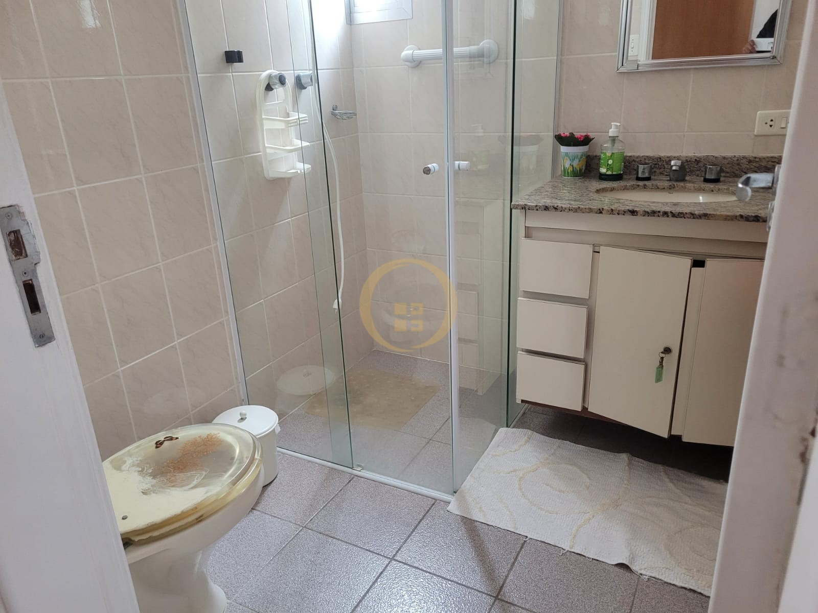 Apartamento na Praia das Pitangueiras, Guarujá - SP