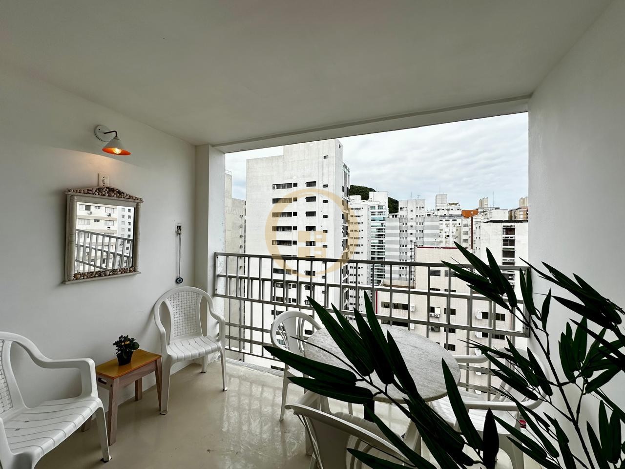 Apartamento na Praia das Pitangueiras, Guarujá - SP