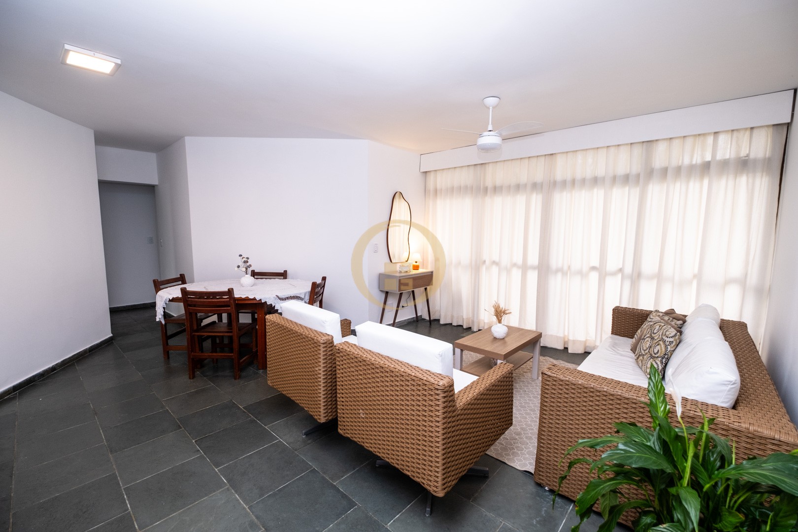 Apartamento na Praia da Enseada, Guarujá - SP