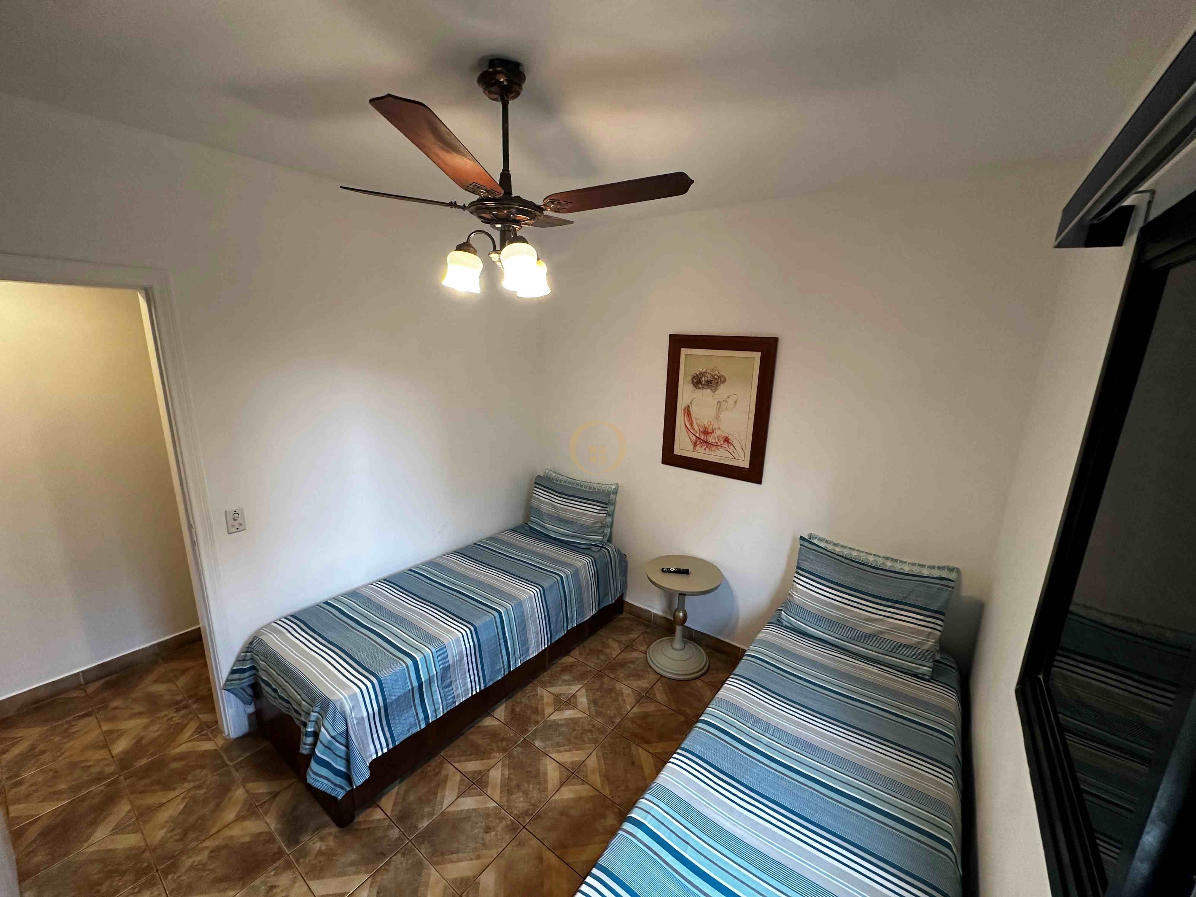 Apartamento na Praia das Pitangueiras, Guarujá - SP