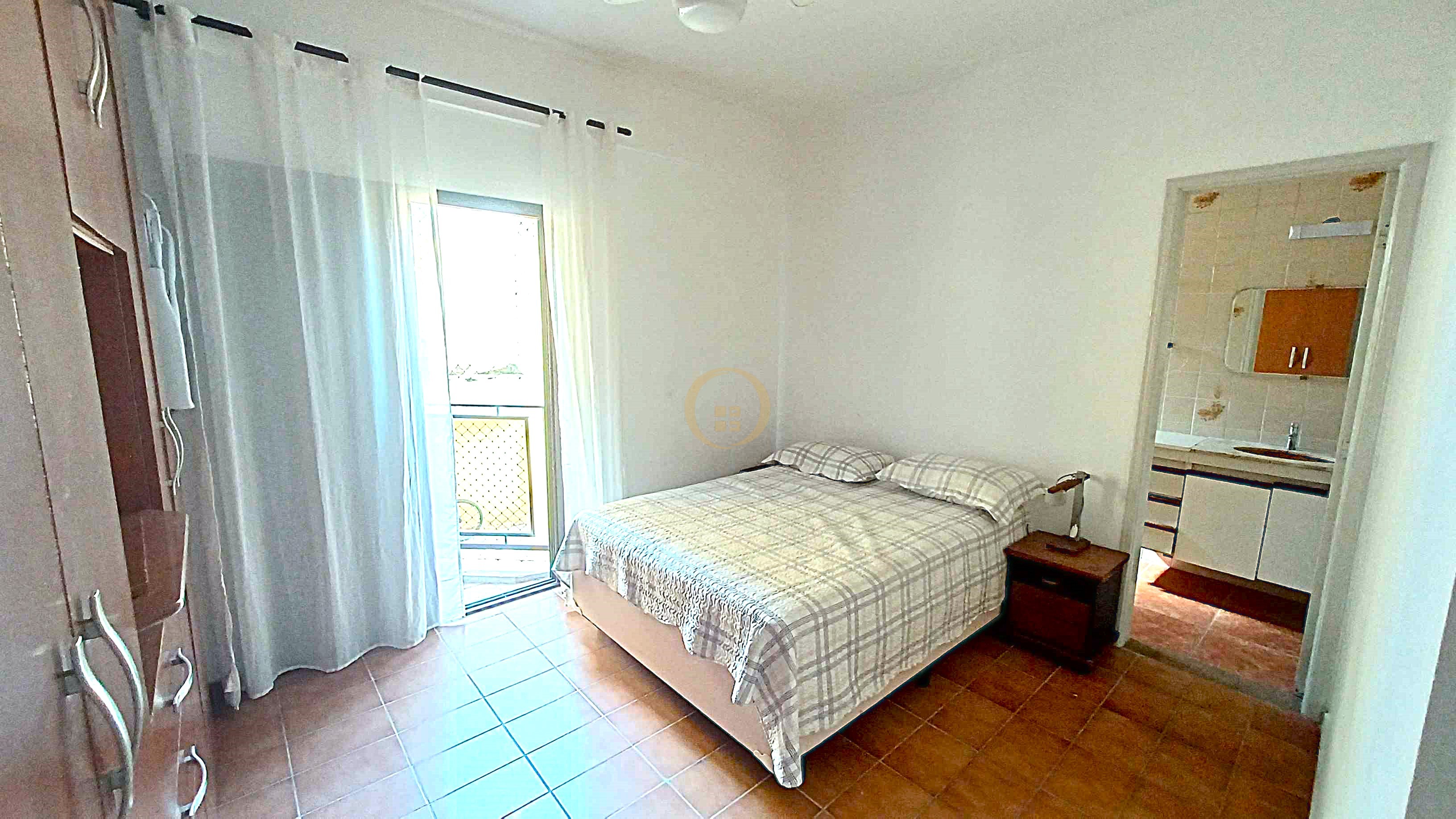 Apartamento na Praia da Enseada, Guarujá - SP