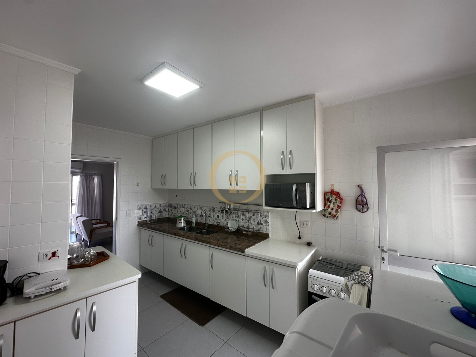 Apartamento na Praia das Pitangueiras, Guarujá - SP