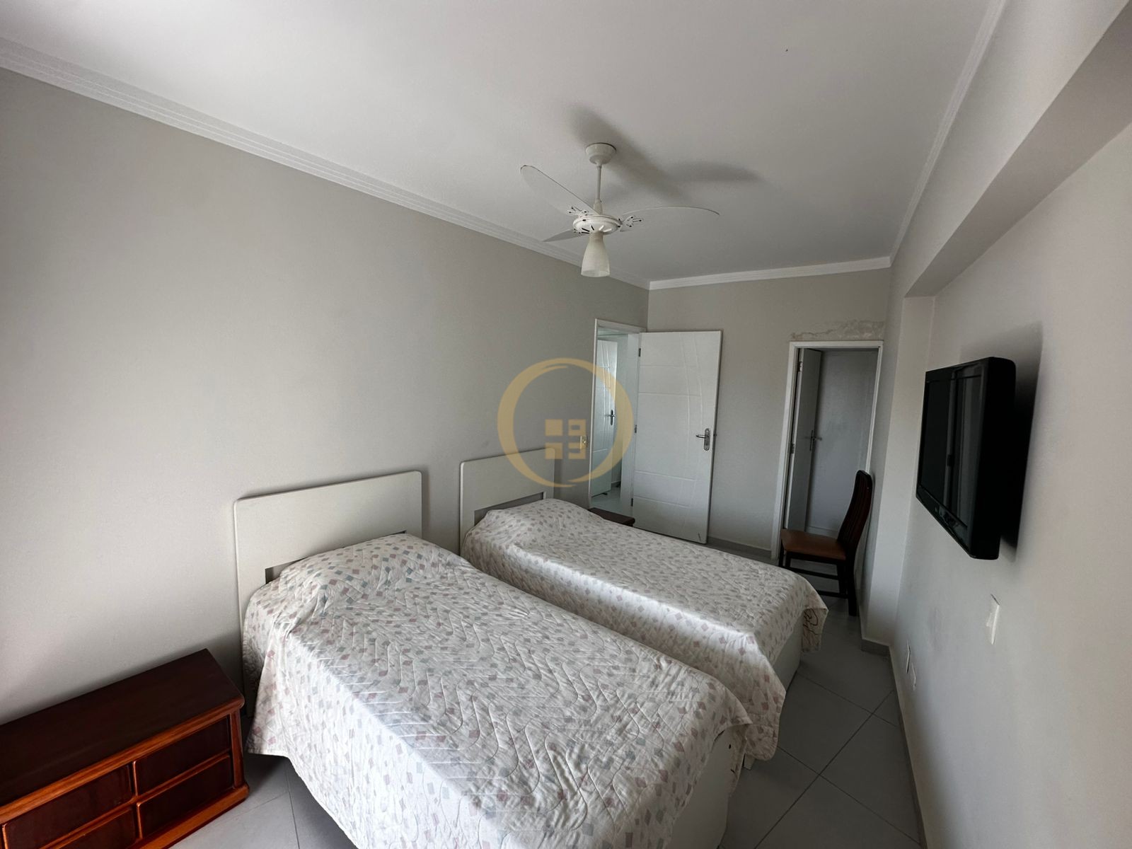 Apartamento na Praia das Pitangueiras, Guarujá - SP