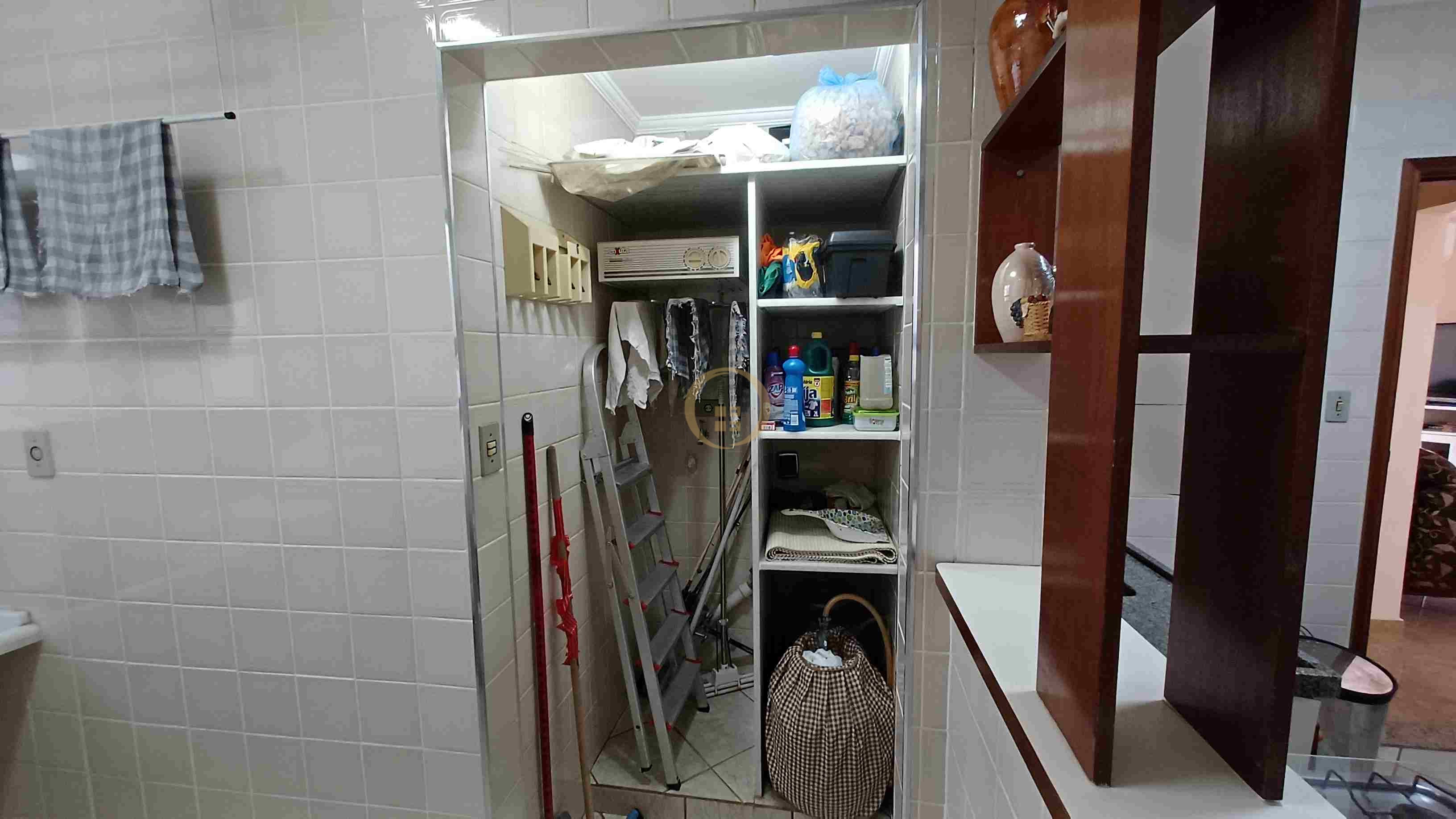 Apartamento na Praia da Enseada, Guarujá - SP