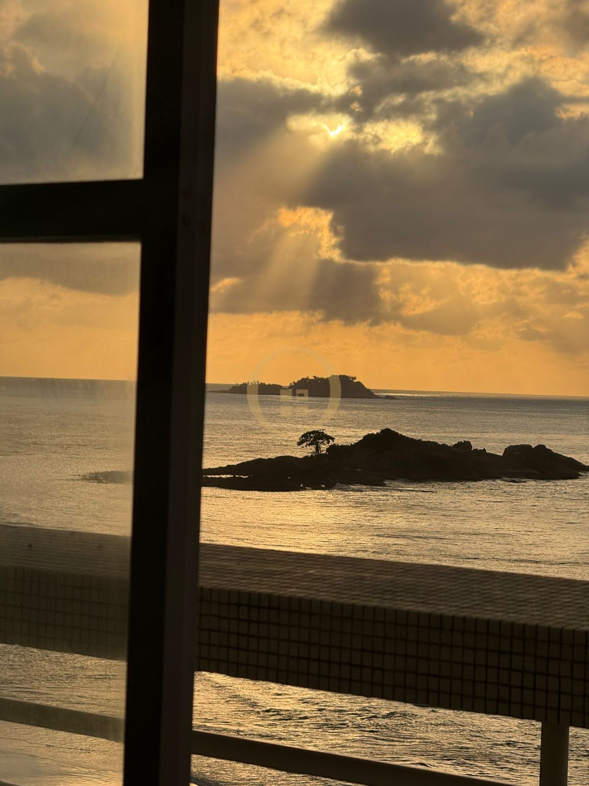 Apartamento Frente ao Mar nas Pitangueiras, Guarujá - SP