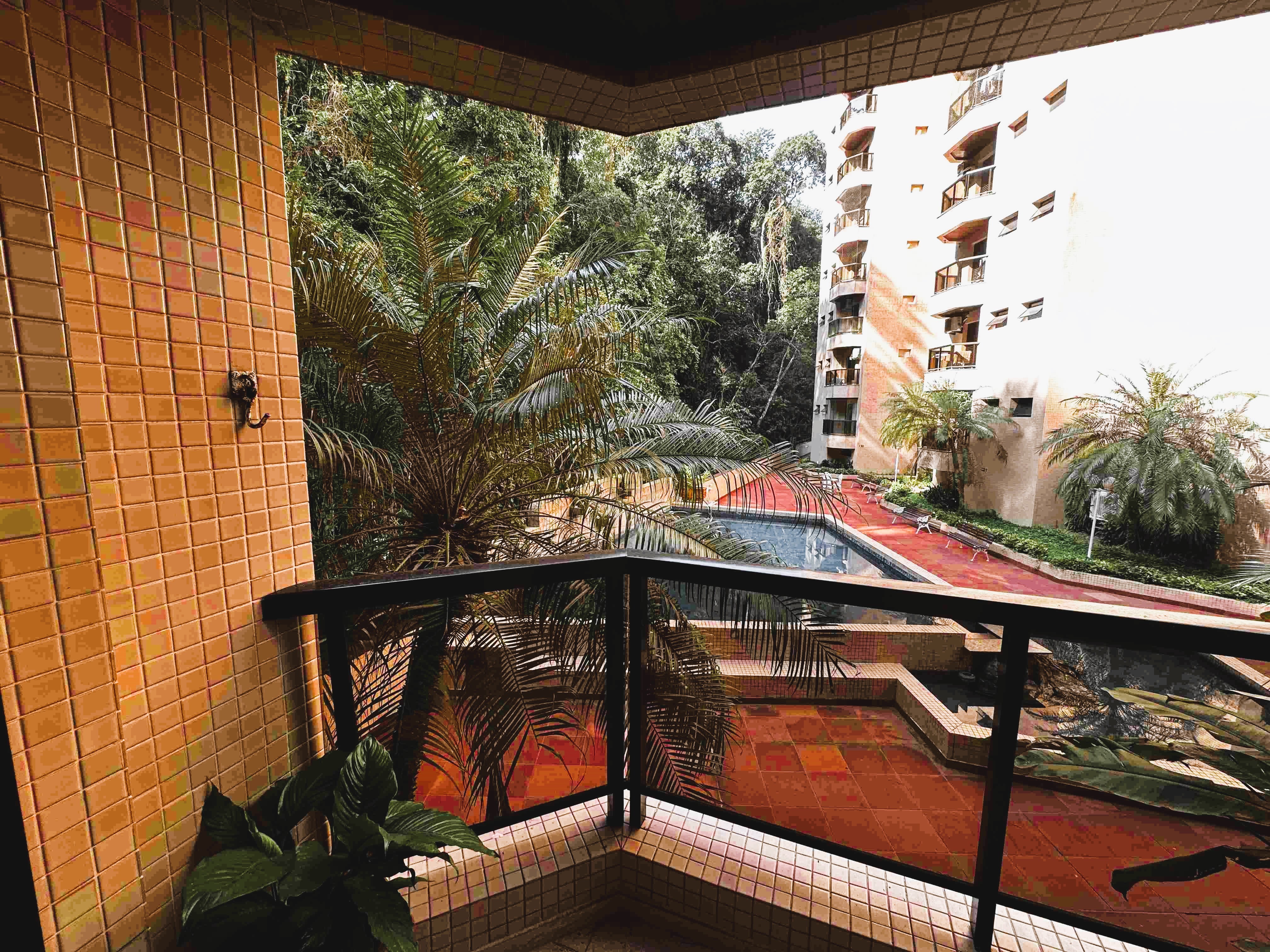 Apartamento na Praia das Pitangueiras, Guarujá - SP