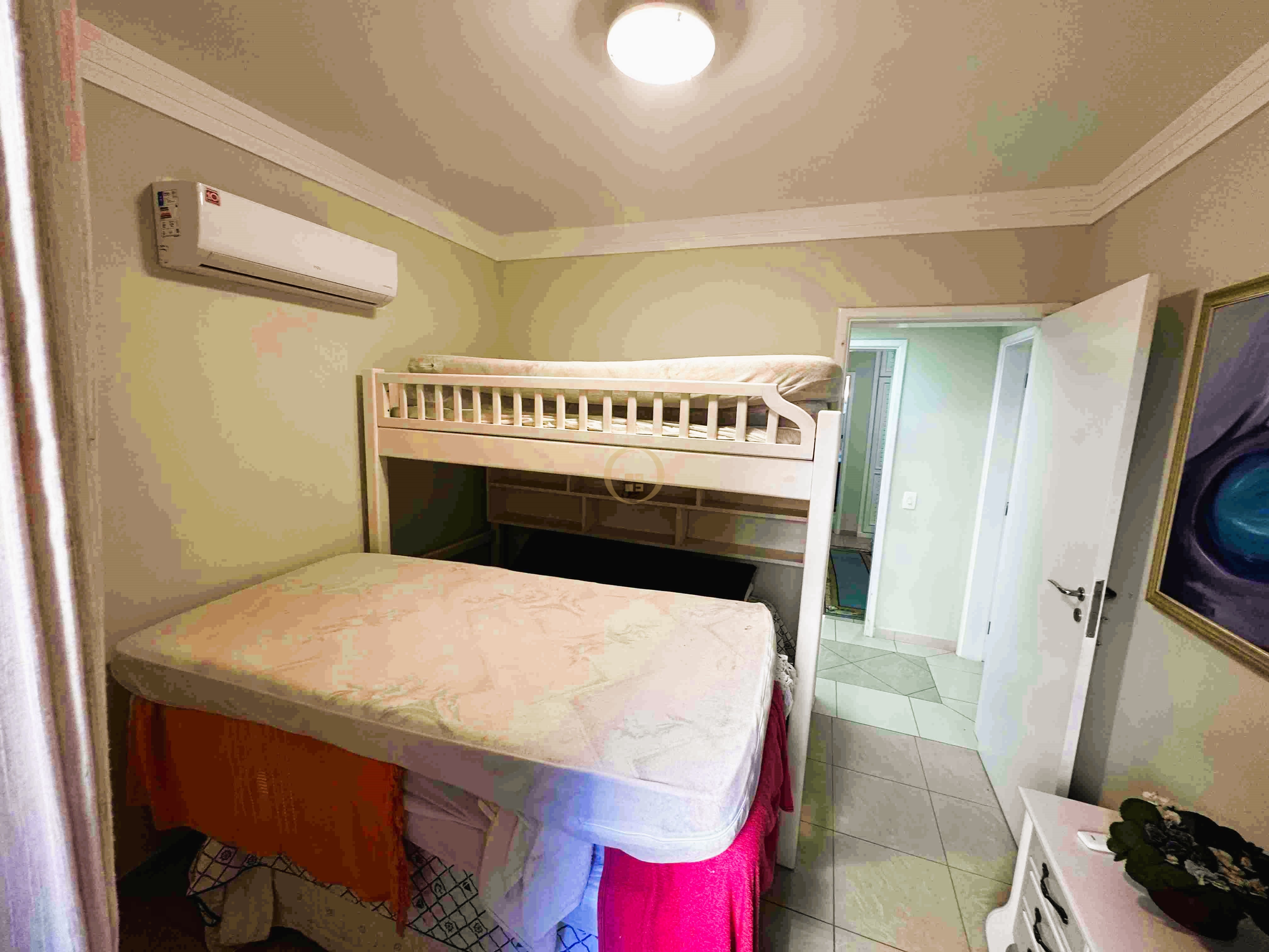 Apartamento na Praia das Pitangueiras, Guarujá - SP
