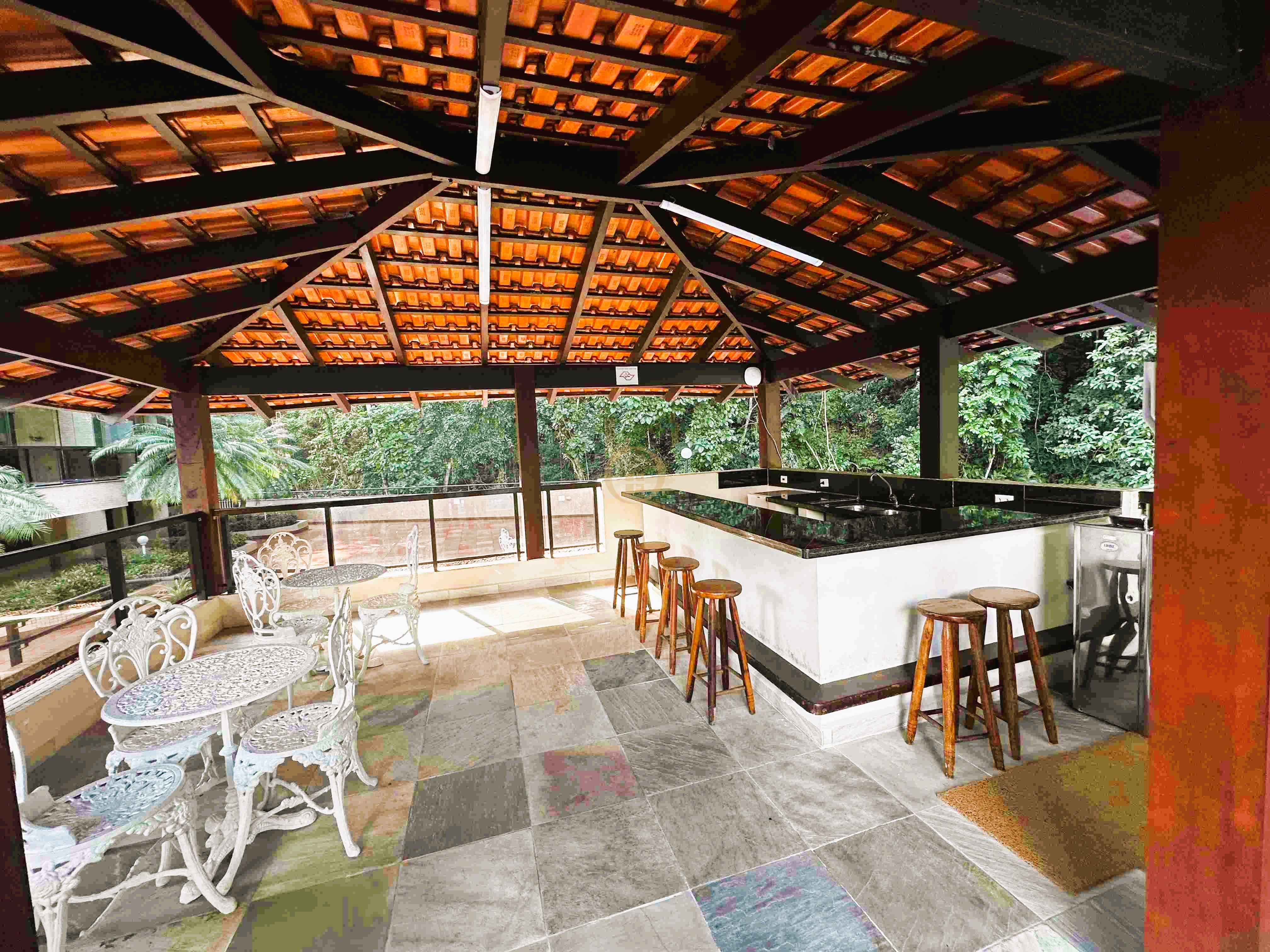 Apartamento na Praia das Pitangueiras, Guarujá - SP