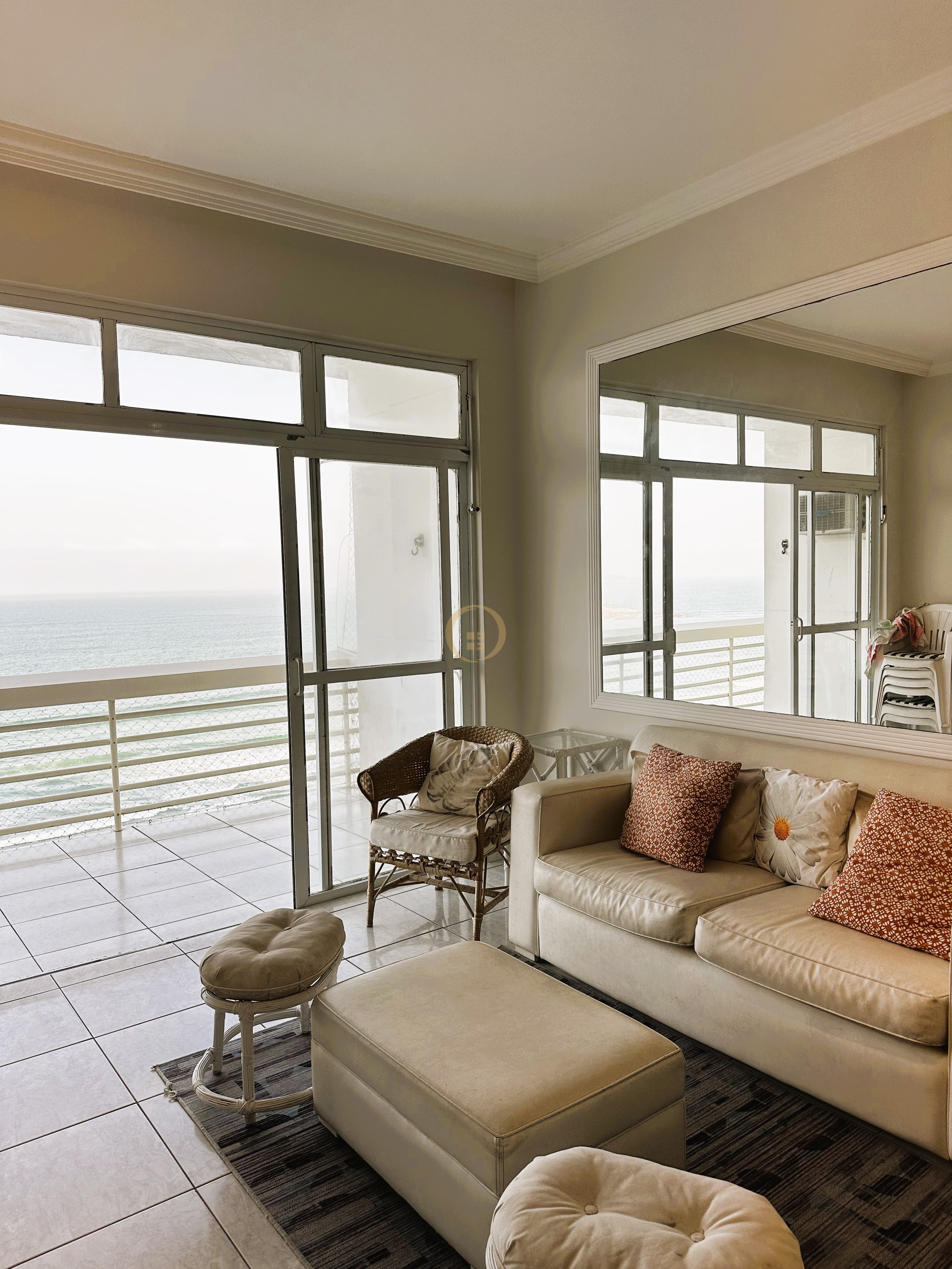 Apartamento Frente ao Mar-2-dormitorios-Pitangueiras