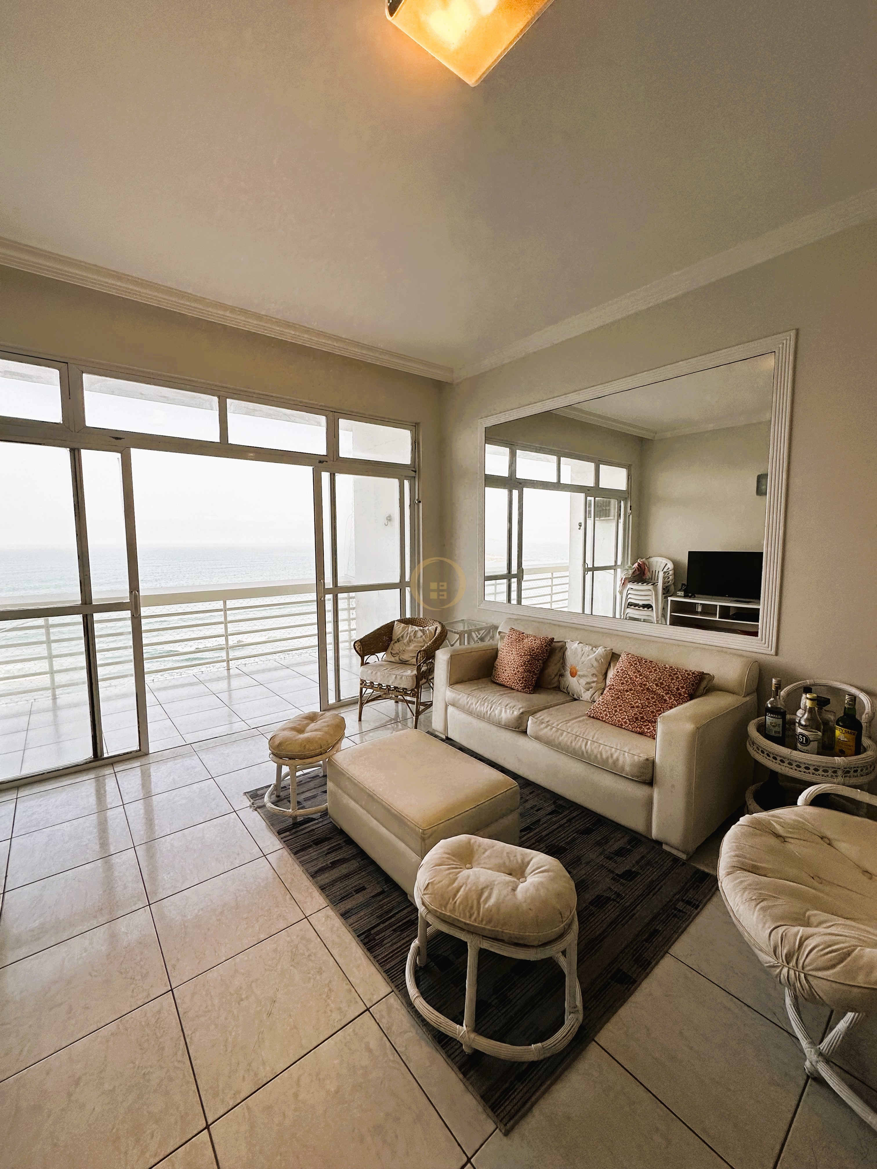 Apartamento Frente ao Mar-2-dormitorios-Pitangueiras