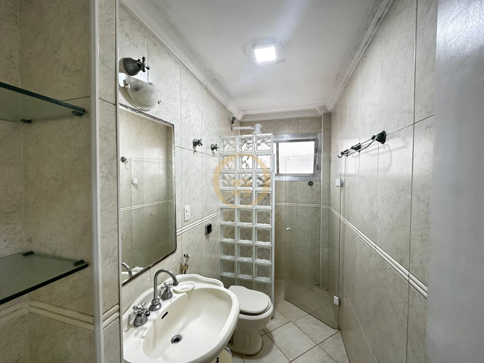 Apartamento na Praia das Pitangueiras, Guarujá - SP