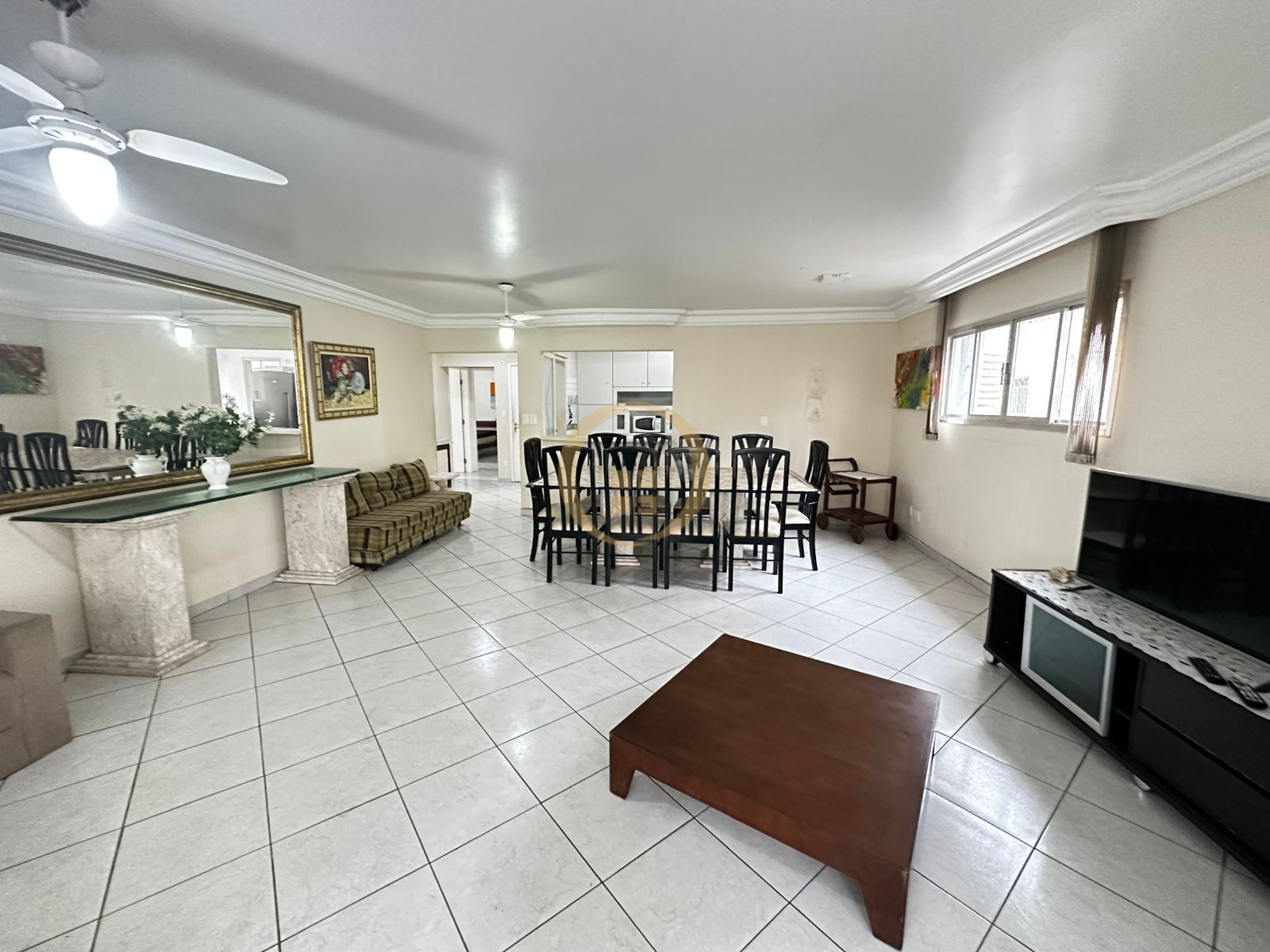 Apartamento na Praia das Pitangueiras, Guarujá - SP