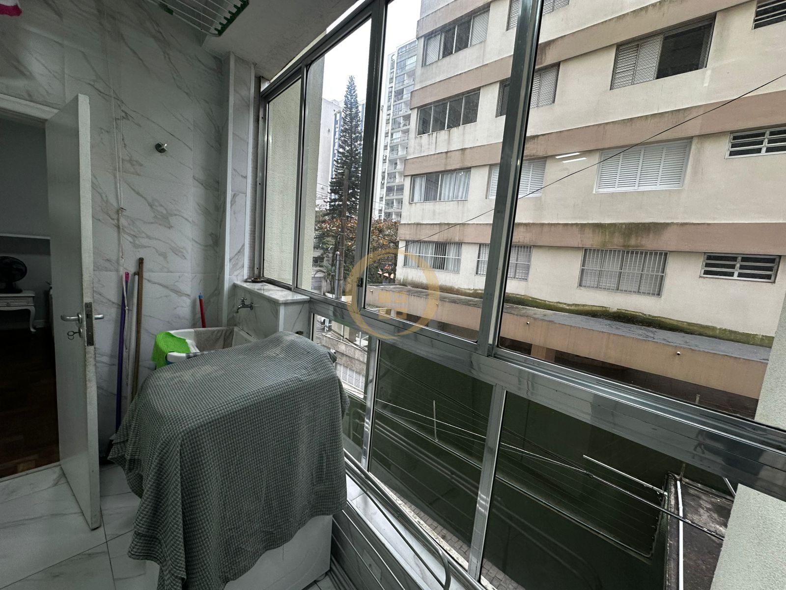Apartamento na Praia das Pitangueiras, Guarujá - SP