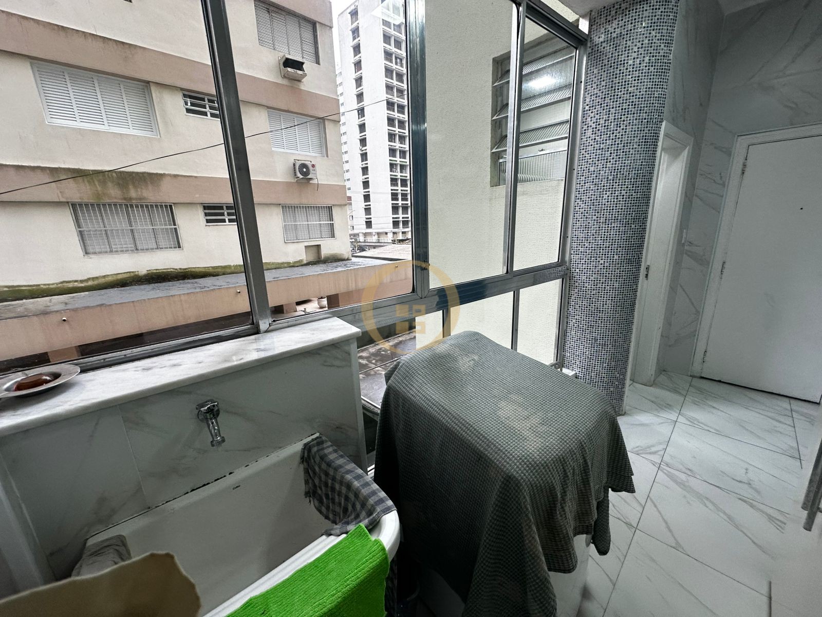 Apartamento na Praia das Pitangueiras, Guarujá - SP