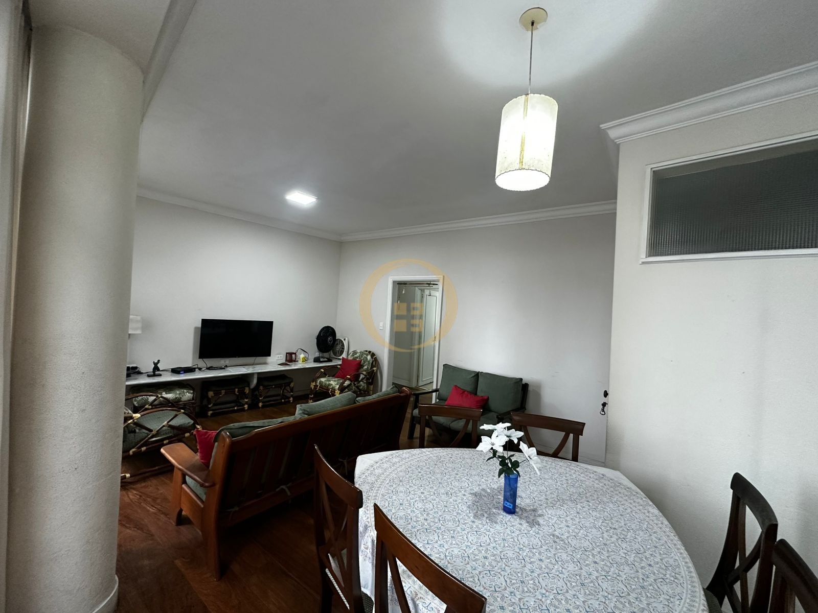 Apartamento na Praia das Pitangueiras, Guarujá - SP