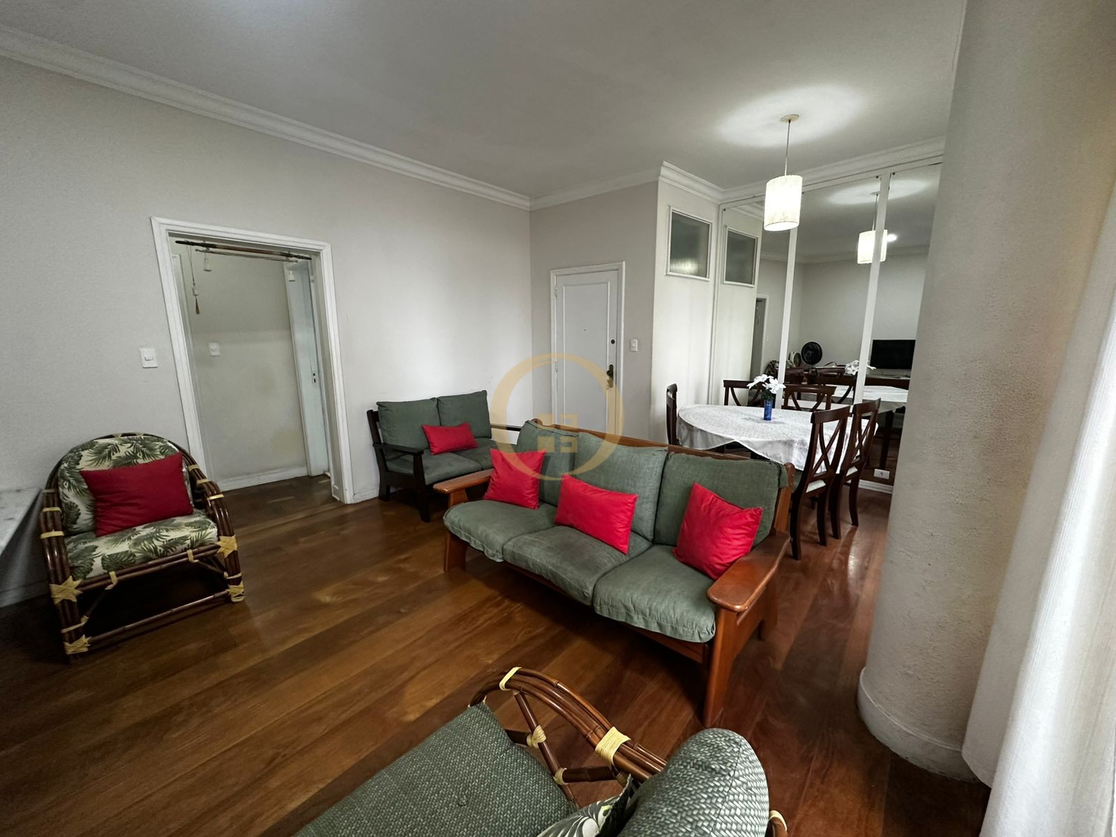 Apartamento na Praia das Pitangueiras, Guarujá - SP