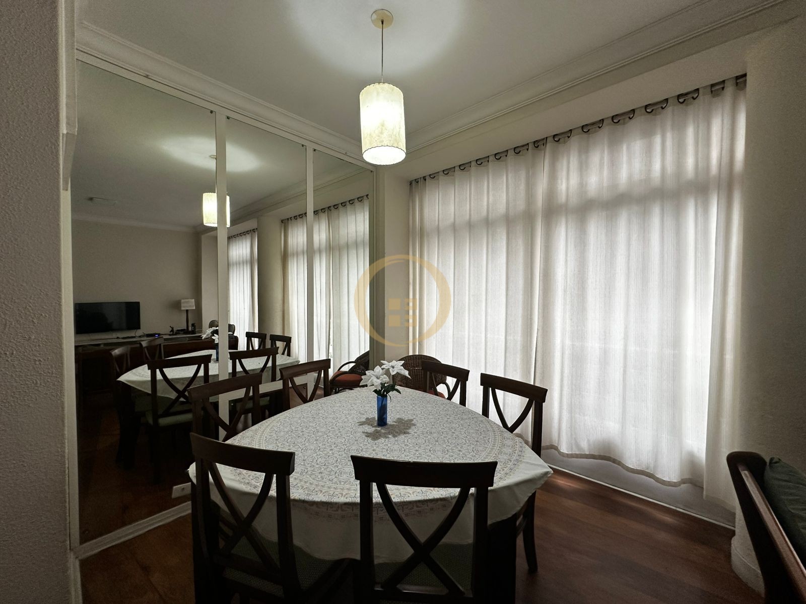 Apartamento na Praia das Pitangueiras, Guarujá - SP