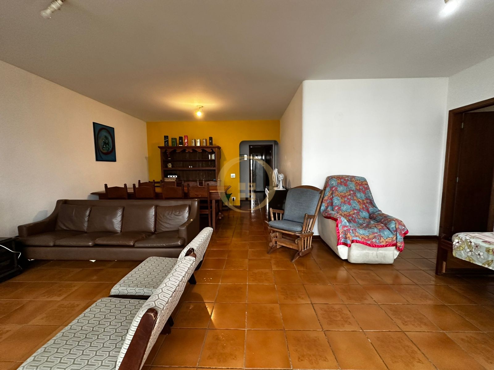 Apartamento na Praia das Pitangueiras, Guarujá - SP