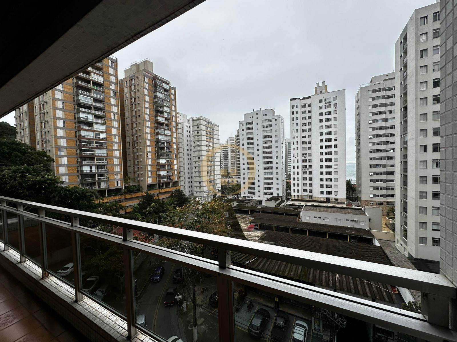 Apartamento na Praia das Pitangueiras, Guarujá - SP