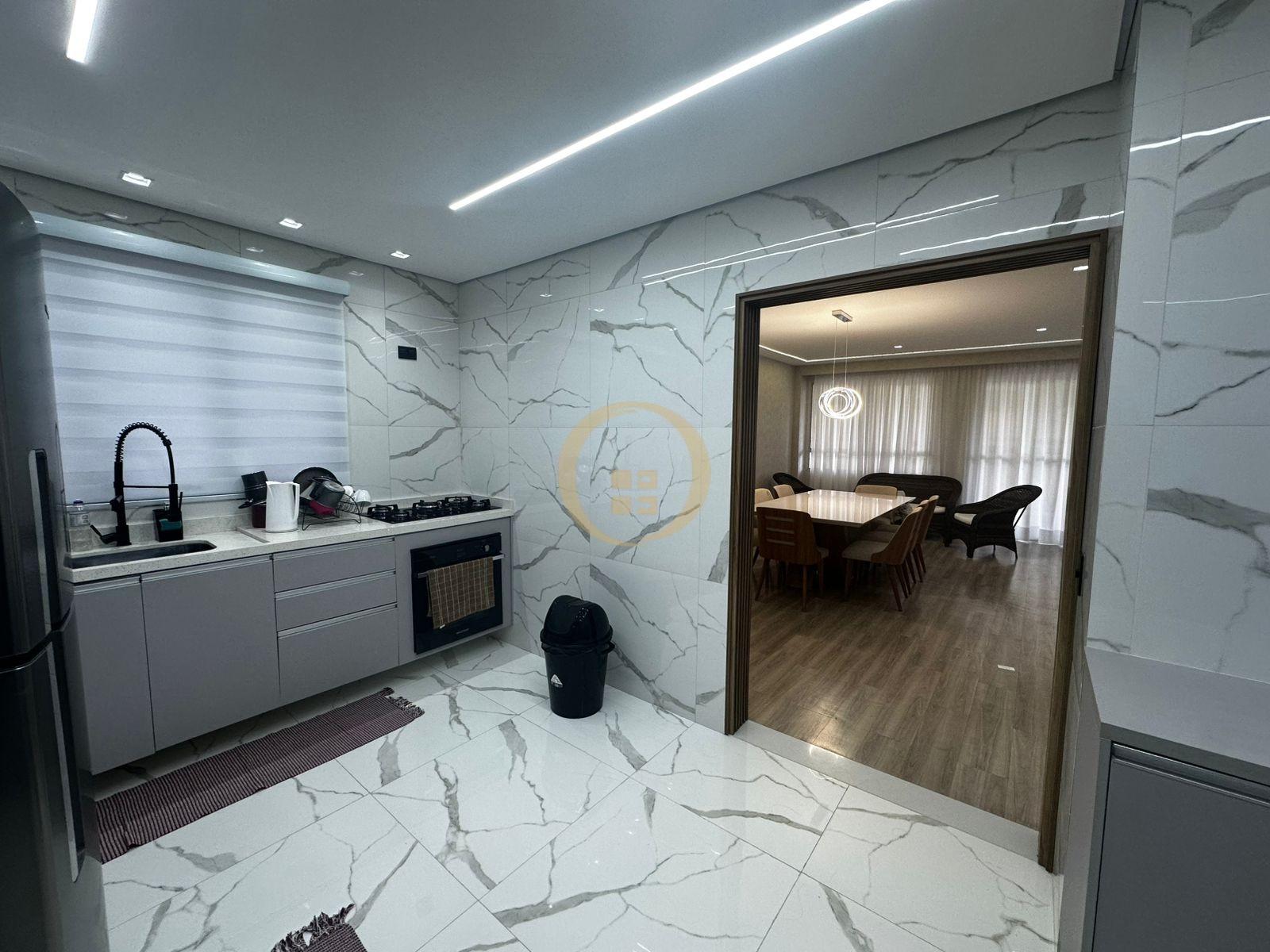 Apartamento na Praia das Pitangueiras, Guarujá - SP