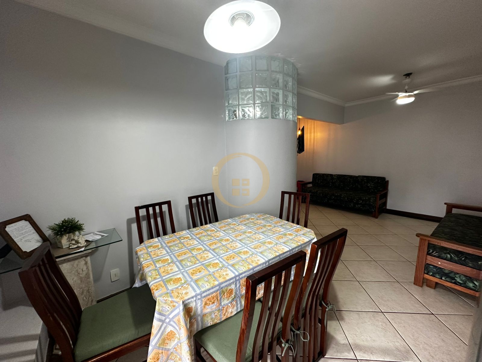 Apartamento na Praia das Pitangueiras, Guarujá - SP