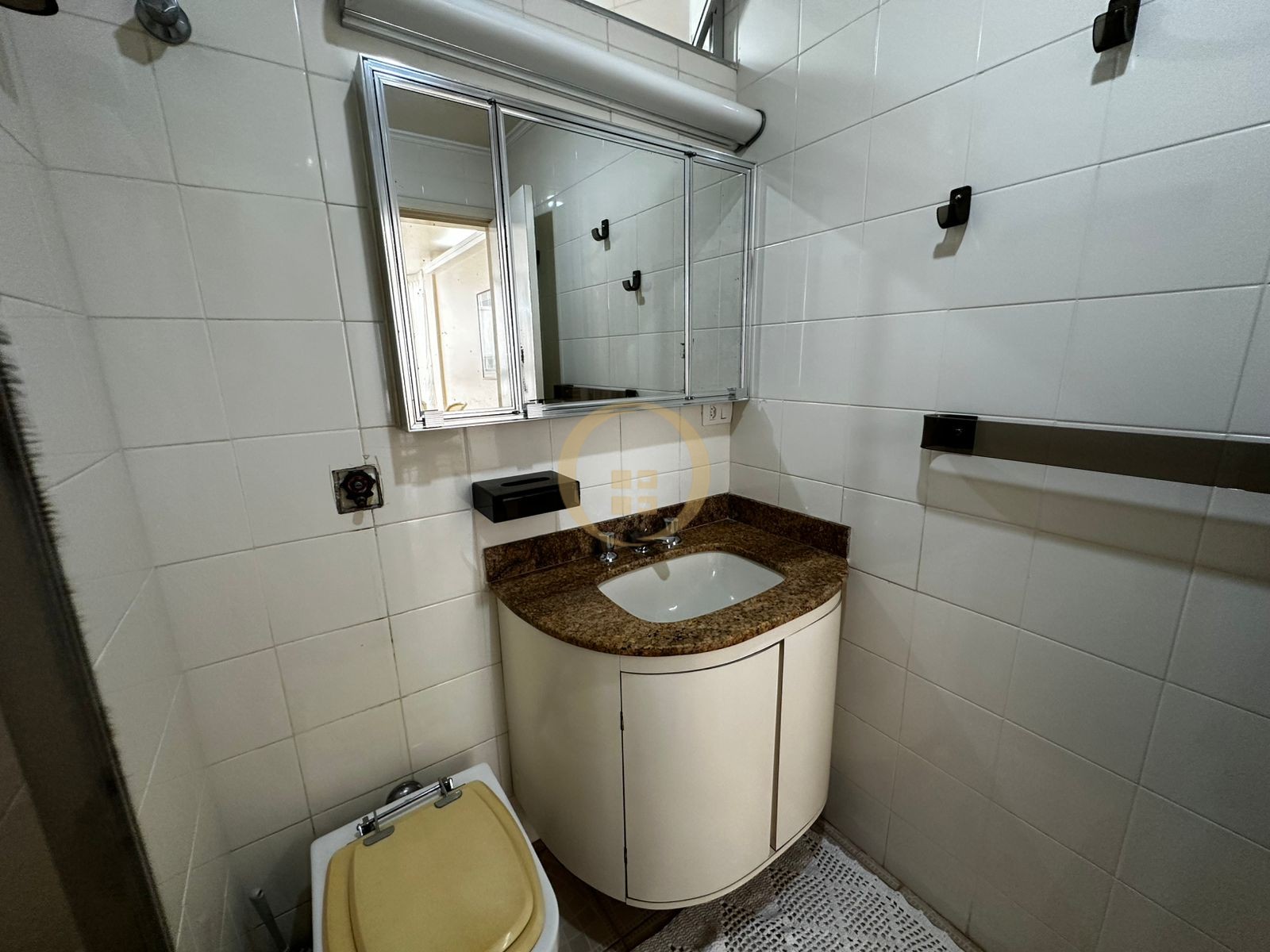 Apartamento na Praia das Pitangueiras, Guarujá - SP